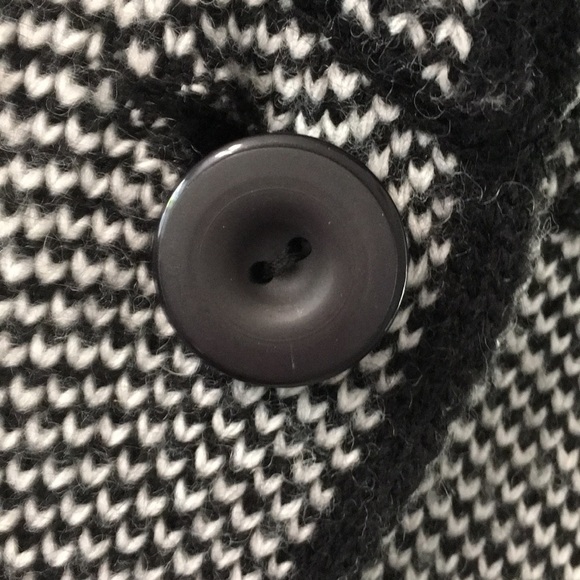 COCOGIO B & W knitted Sweater coat. Vintage. Size Medium. Wool Blend - Picture 4 of 9
